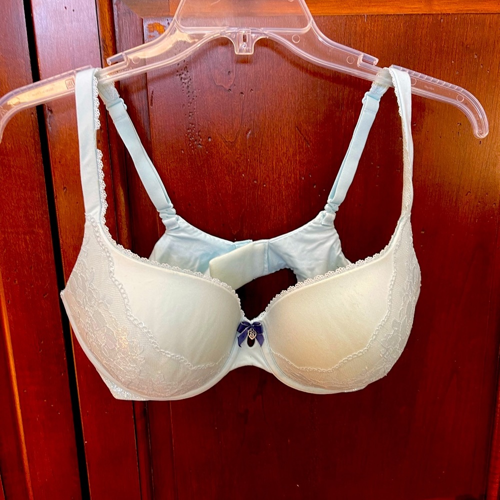 Victoria's Secret Ivory Lace Underwire Bra with Navy Bow